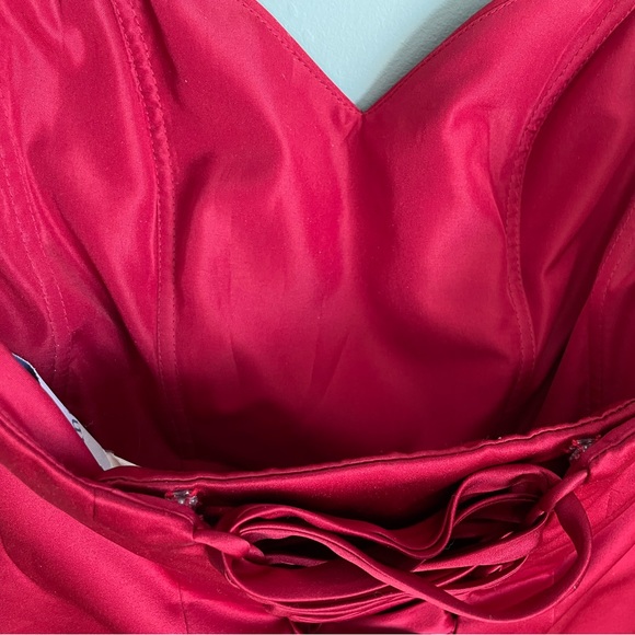 Little Red Strapless - Picture 5 of 7